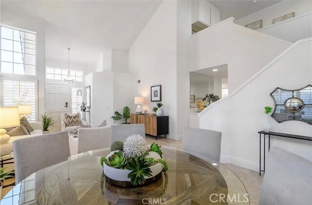 Building Photo - 5 Telliz