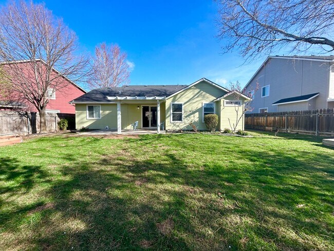 Building Photo - 115 Cassidy Dr E