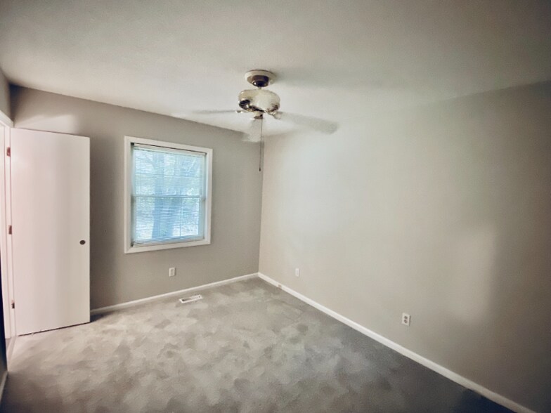 Building Photo - 1101 Cranston Rd
