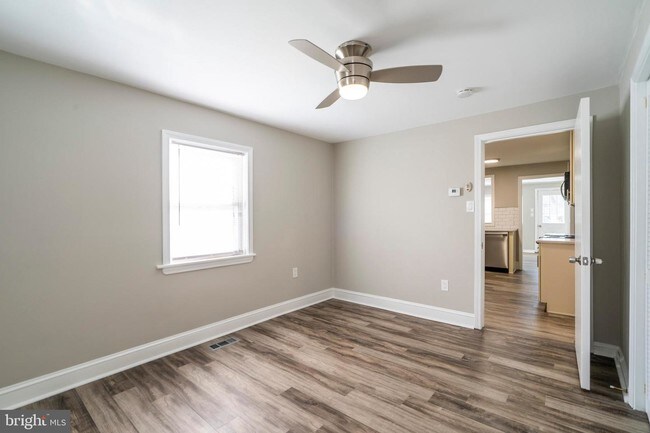 Building Photo - 338 Poplar Ave