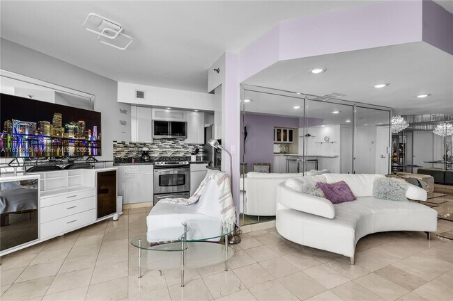 Building Photo - 16485 Collins Ave