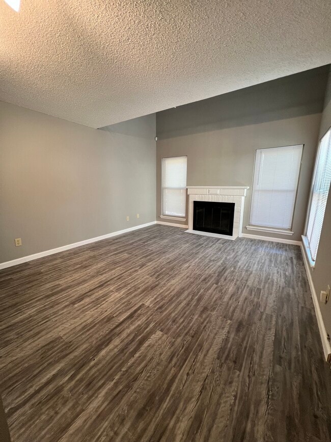 Building Photo - 813 Red Bird Ln