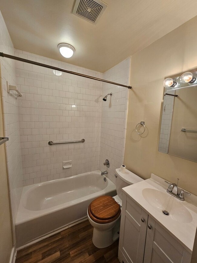 Building Photo - Available Now! 3BR/2BA Home In West End - ...