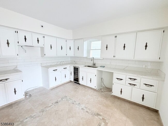 Building Photo - 82 Elm St