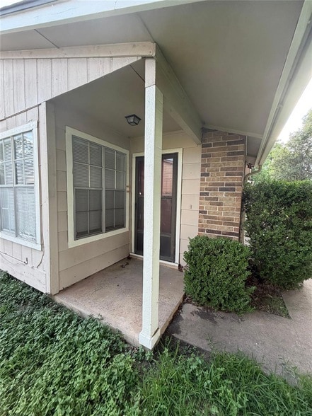 Building Photo - 12218 Dundee Dr