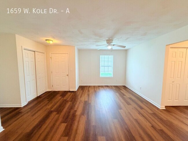 Building Photo - 1659 W Kole Dr