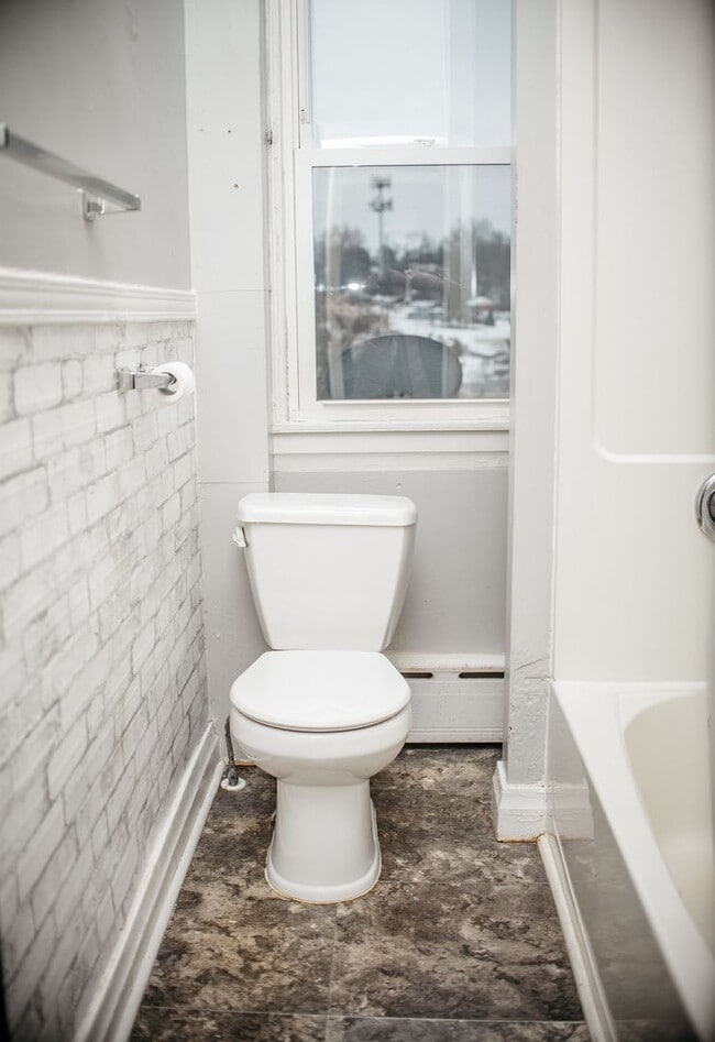 Building Photo - 26 E Main St