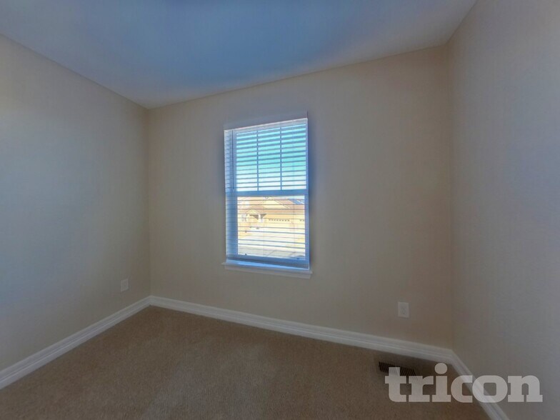 Building Photo - 12742 E 106th Ave