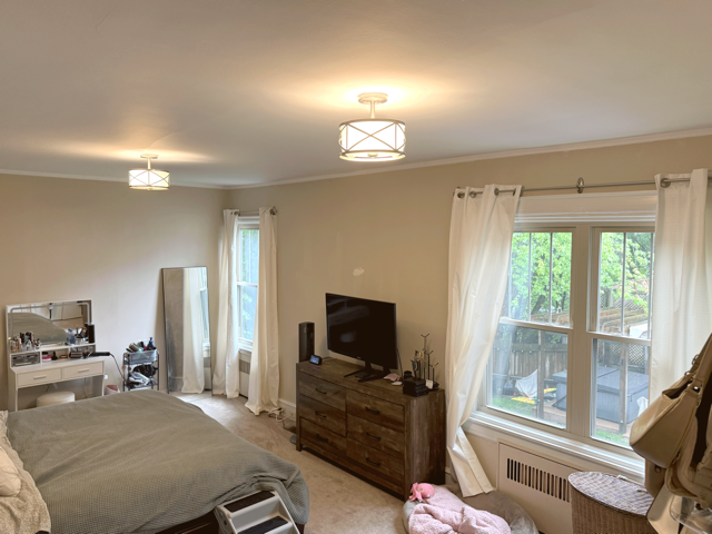 Main bedroom 1 - 638 Taylor Ave