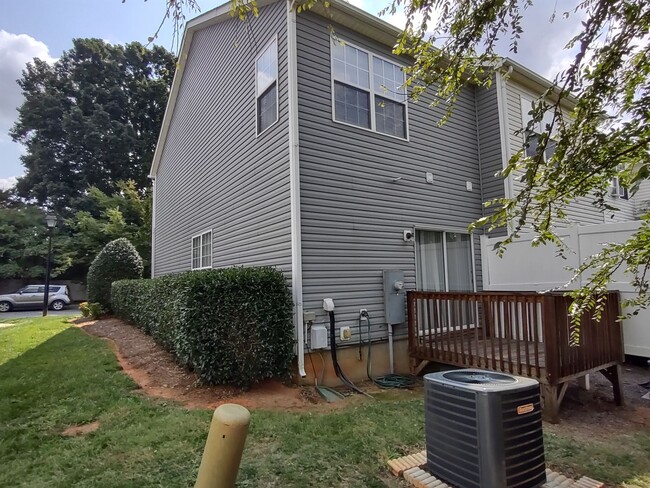 Building Photo - Cozy Townhome located in the popular Prosp...