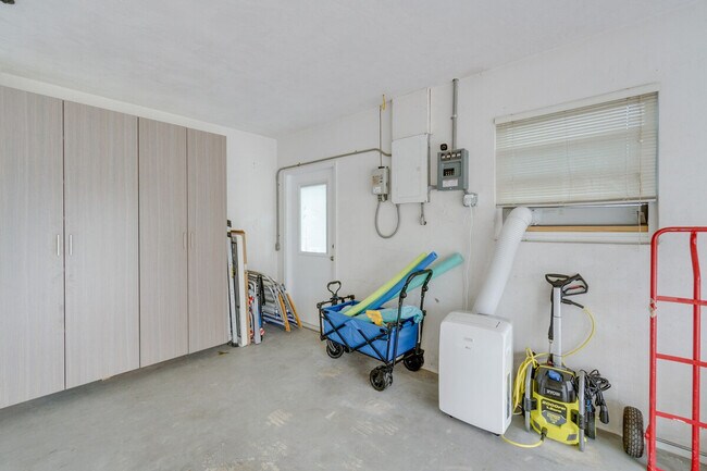 Building Photo - 6908 Antigua Pl