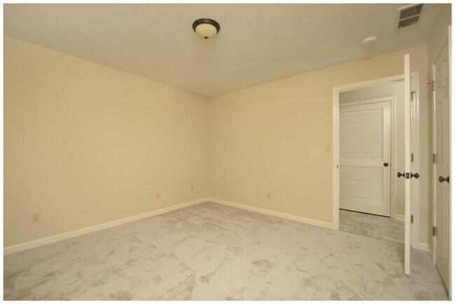 Building Photo - 105 Oakmont Ln