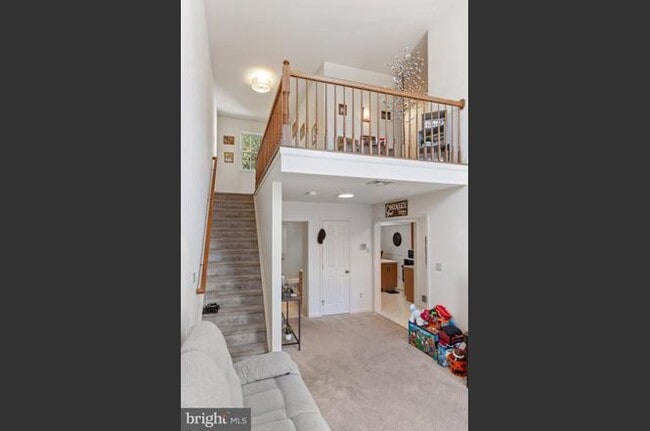 Building Photo - 16 Ashburg Dr