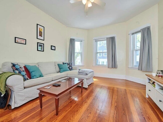 Building Photo - 48 Wordsworth St