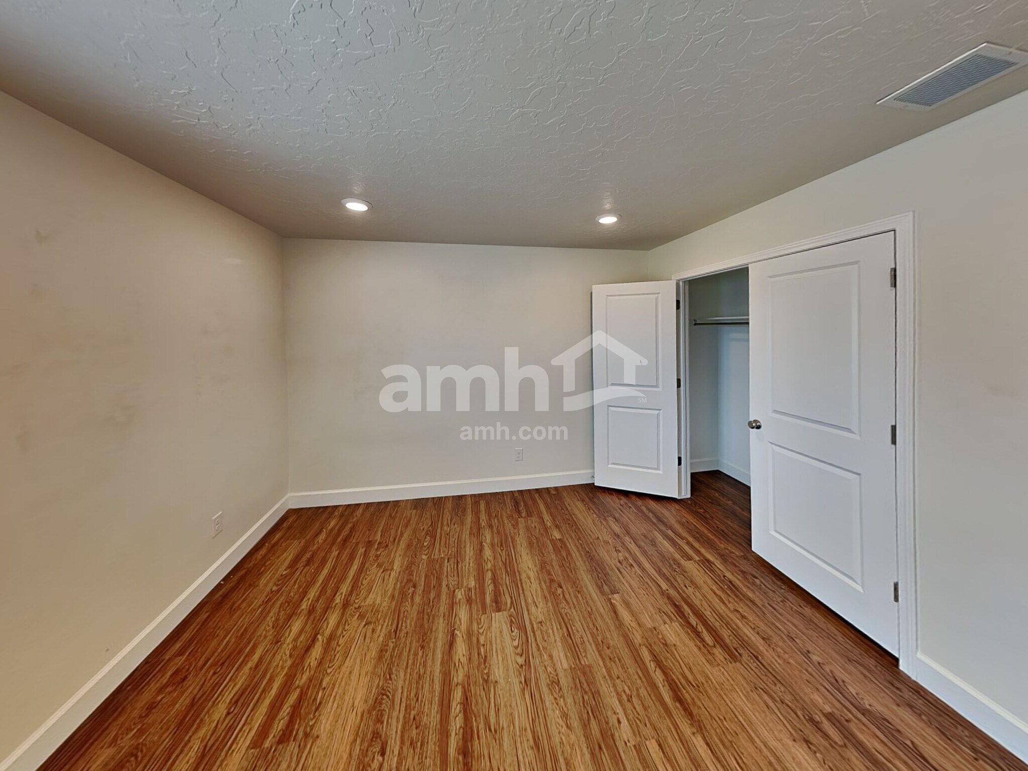 Building Photo - 967 W 850 S