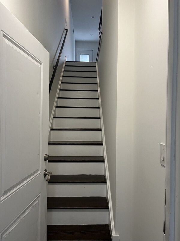 Building Photo - 1219 N 5th St