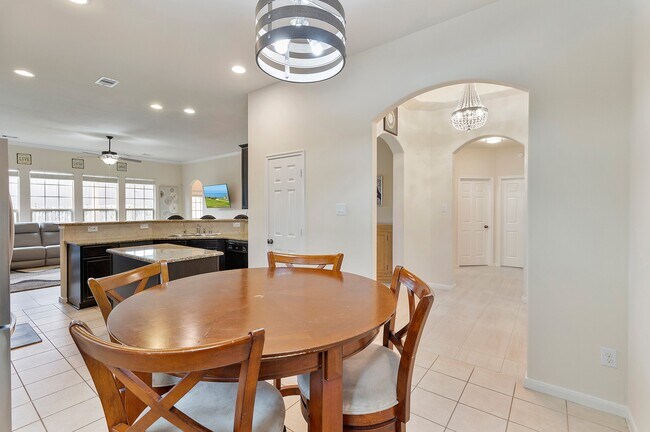 Building Photo - 16911 Savannah Park Dr