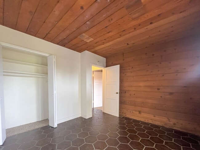 Building Photo - Stunning 2 BR Santa Monica Duplex with Views!