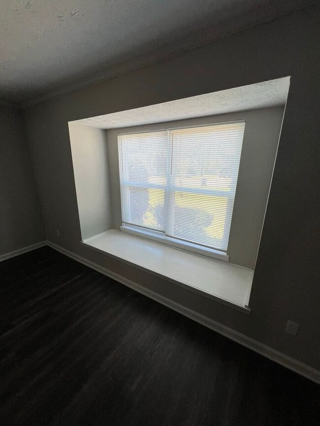 Building Photo - Ready Now!!! 2 bedroom 1.5 bath townhome off of Lenora Church Rd.!!