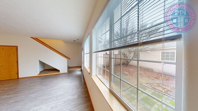 Building Photo - Beautiful Village Townhome!! Double Garage- Great Sunnyside Location!! Pet Friendly Princeton Vil...