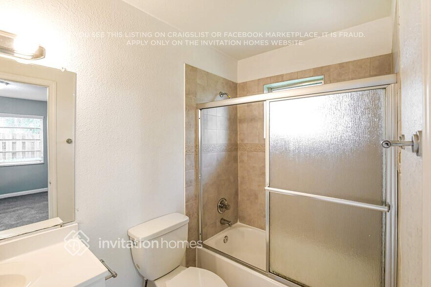 Building Photo - 16620 SW 93rd Ave