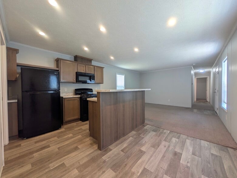 Building Photo - 15929 Villaire Ave