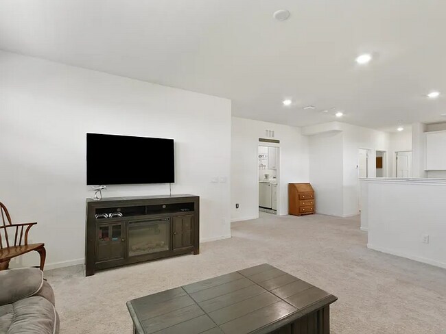 Building Photo - 3652 Edington Dr