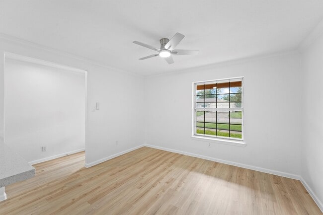 Building Photo - 406 Riverbend St