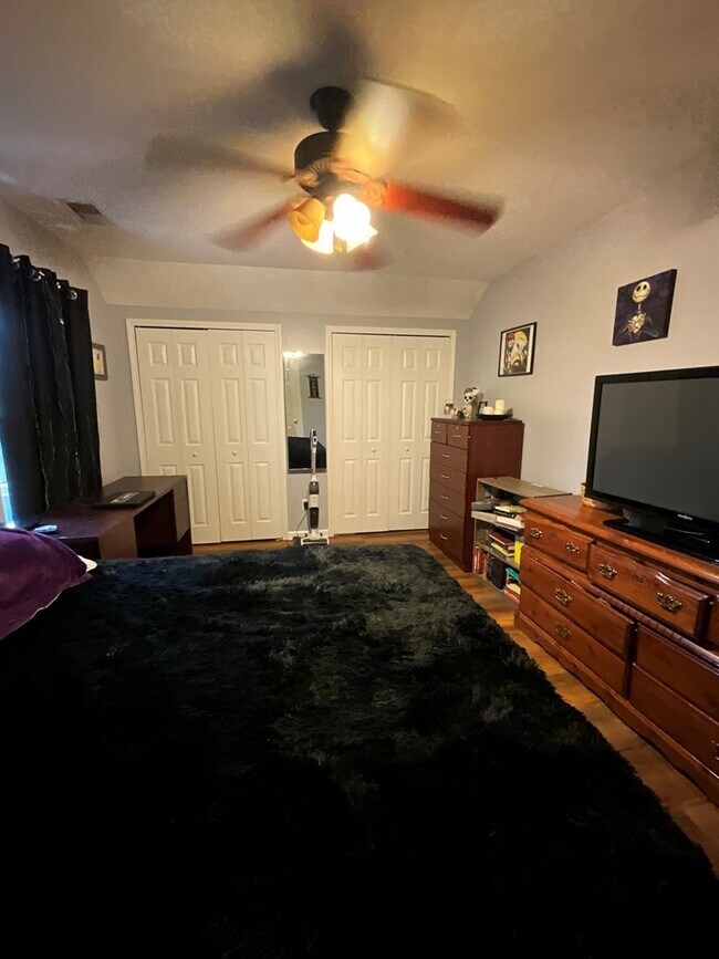 Building Photo - Convenient to Savannah and the new Hyundai Plant