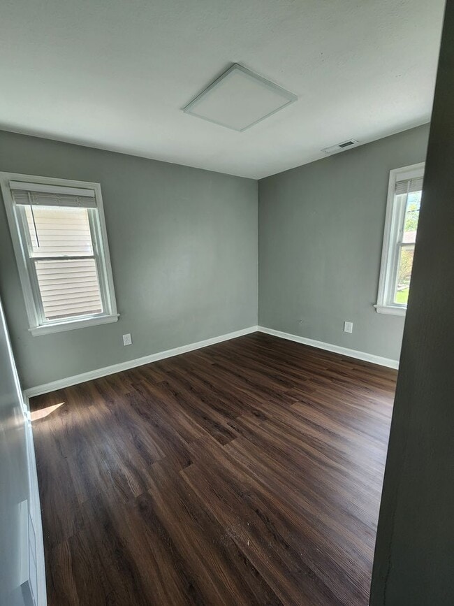 Building Photo - Beautifully Updated 3 Bedroom Home in Parma Heights