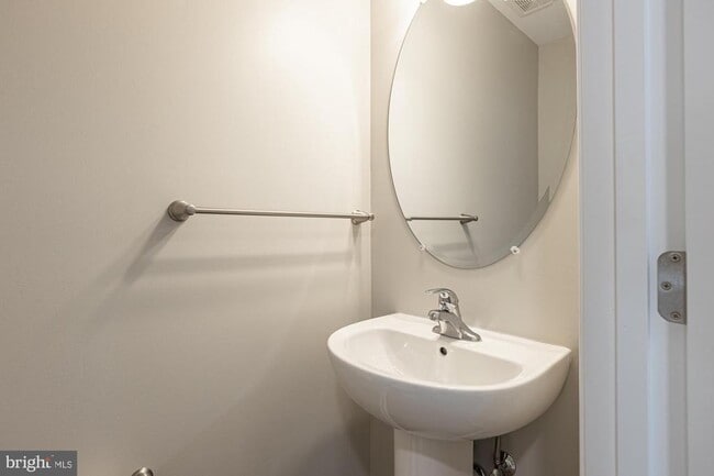 Building Photo - 438 Hill St