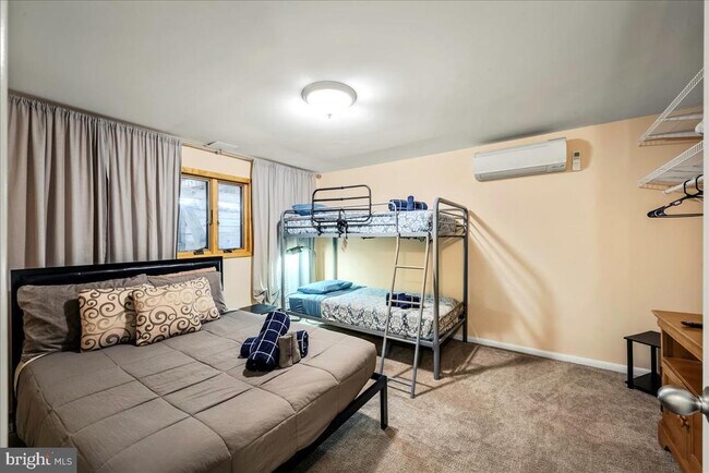 Building Photo - 31 Middle Village Way