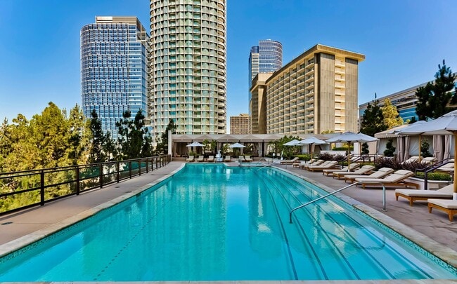 Building Photo - 1 W Century Dr