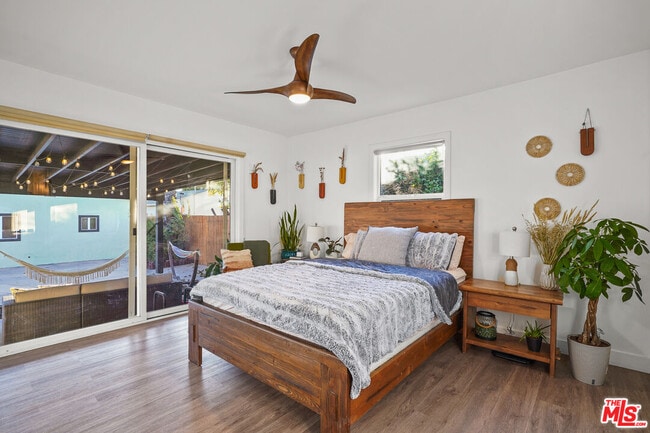 Building Photo - 14828 Saticoy St