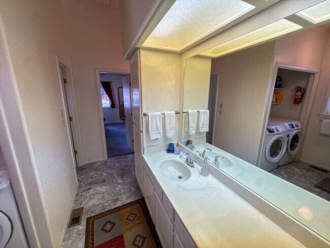 Building Photo - Rental In Munds Park