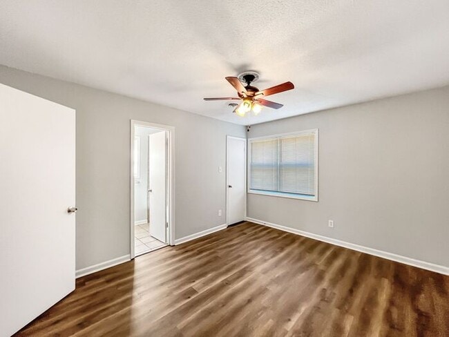 Building Photo - 8250 Chesterfield Dr