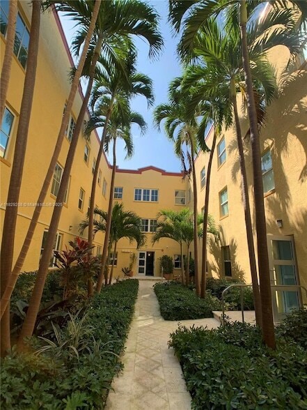 Building Photo - 1308 Drexel Ave