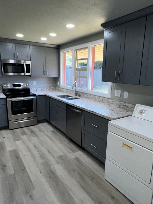 Building Photo - Single Family House Tacoma
