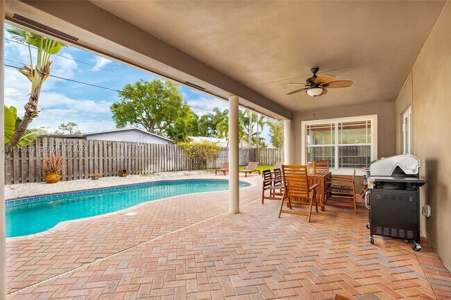 Building Photo - 4710 NE 18th Terrace