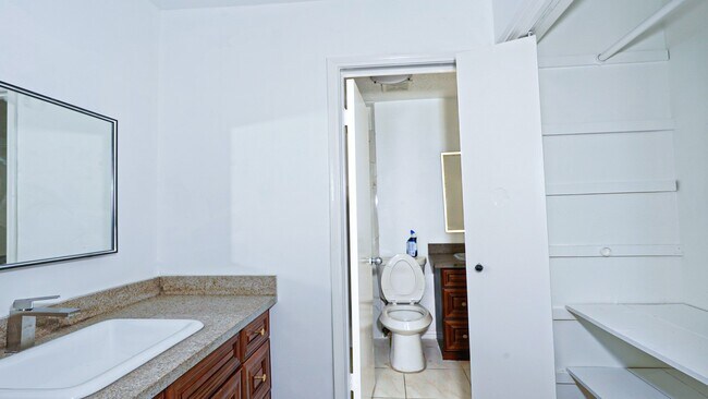 Building Photo - 10920 Village Bend Ln