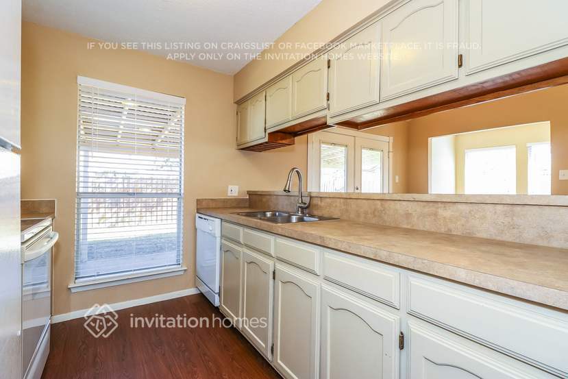 Building Photo - 313 Sunnyview Dr