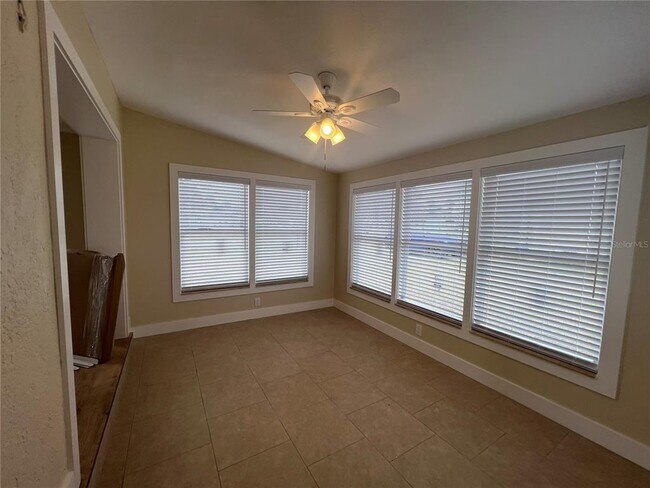 Building Photo - 2464 Picnic St