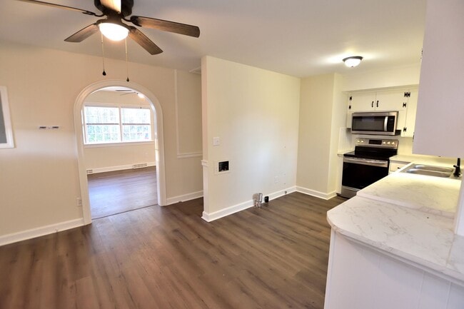 Building Photo - 205 S Mayo St