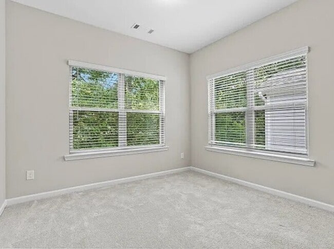 Building Photo - 1829 Lynwood Ln