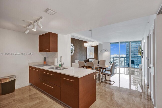 Building Photo - 485 Brickell Ave
