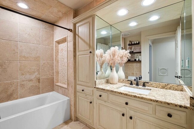 Building Photo - Fully-Furnished Luxurious Home in Nevillewood