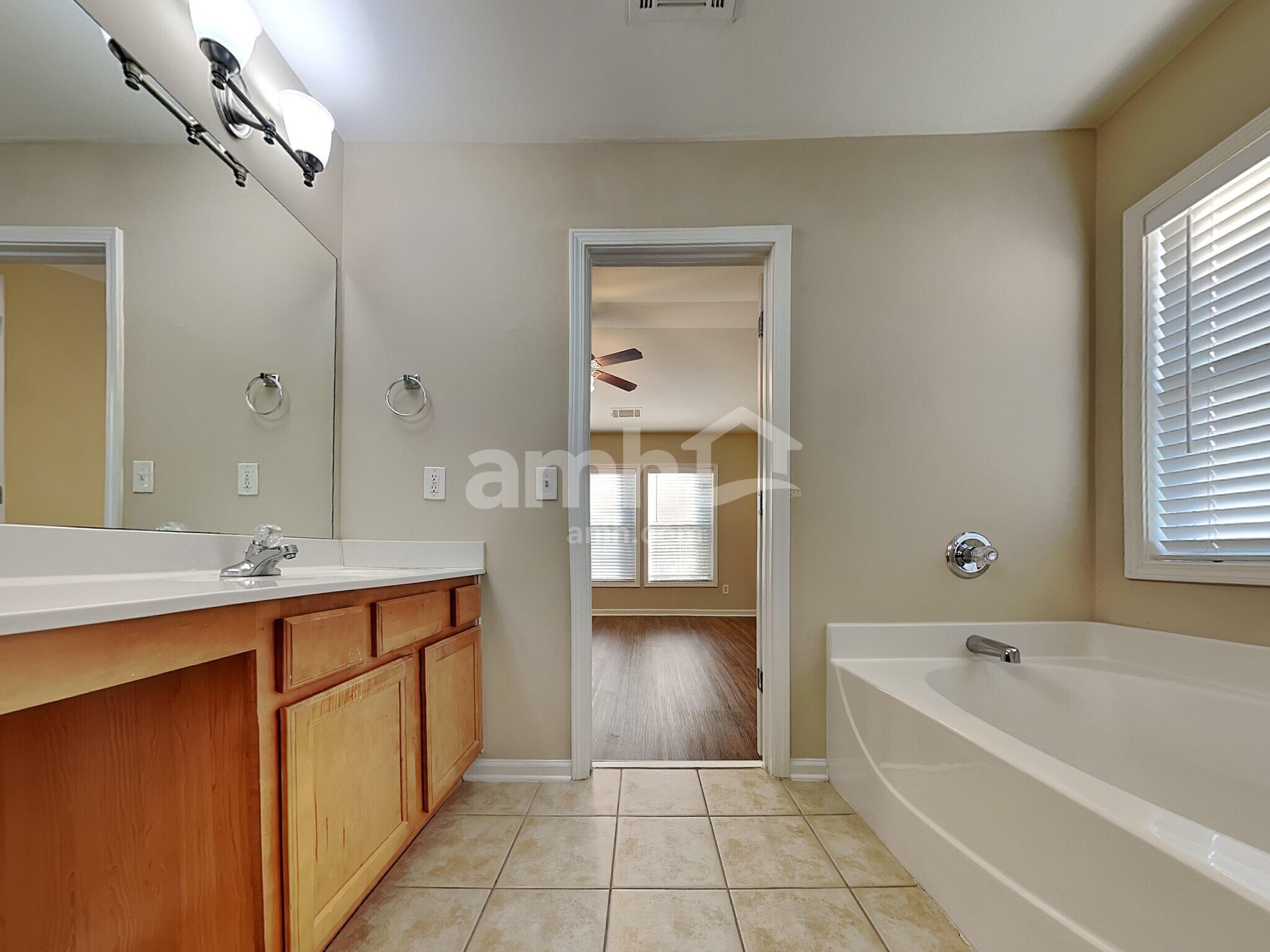 Building Photo - 2323 Jasmine Glen Dr