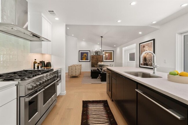 Building Photo - 5706 Highland Hills Cir