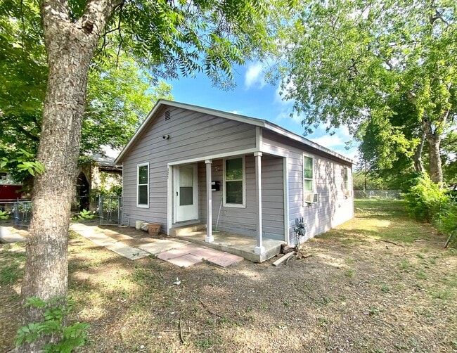 Building Photo - Adorable 2 bedroom 1 bath near Confluence ...