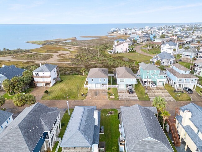 Building Photo - 22520 Bay Point Dr